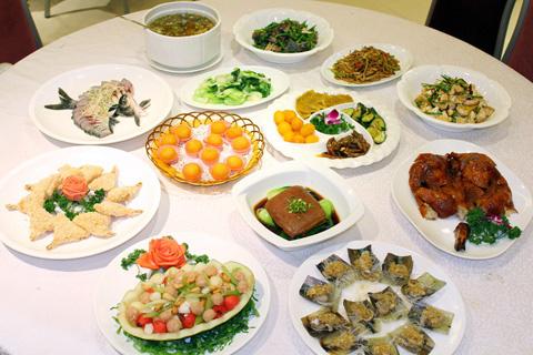 美語(yǔ)會(huì)話 128 potluck 每人各帶菜肴共享的聚餐會(huì)