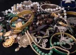 實(shí)戰(zhàn)口語(yǔ)情景對(duì)話：Collecting Jewelry 收集珠寶