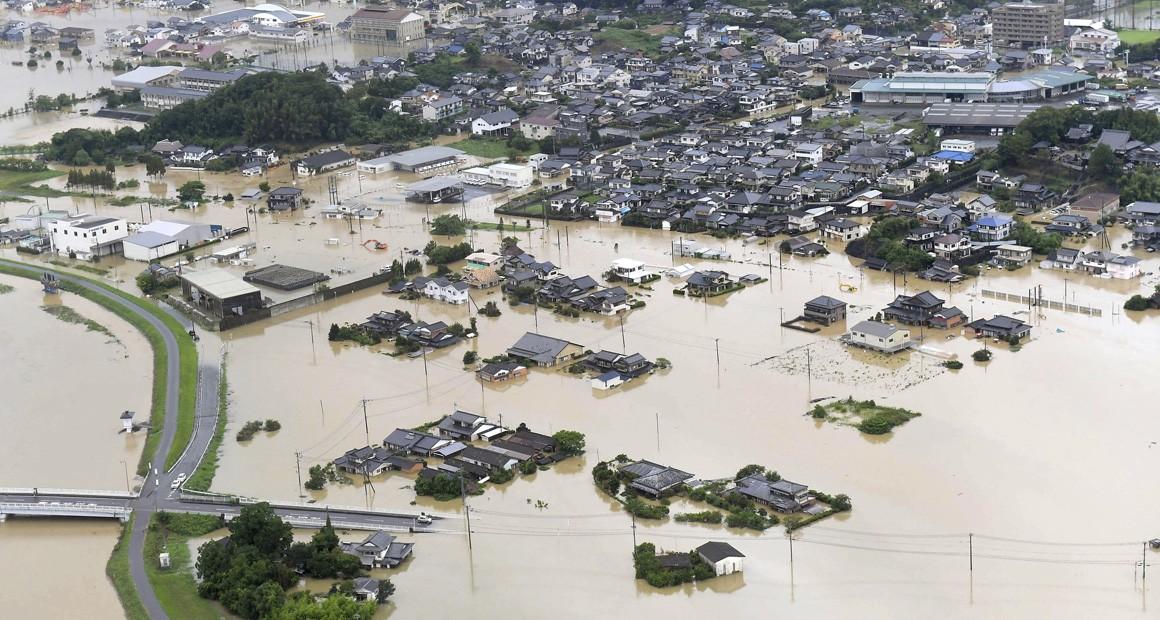 日本暴雨引發(fā)洪水，兩人死亡